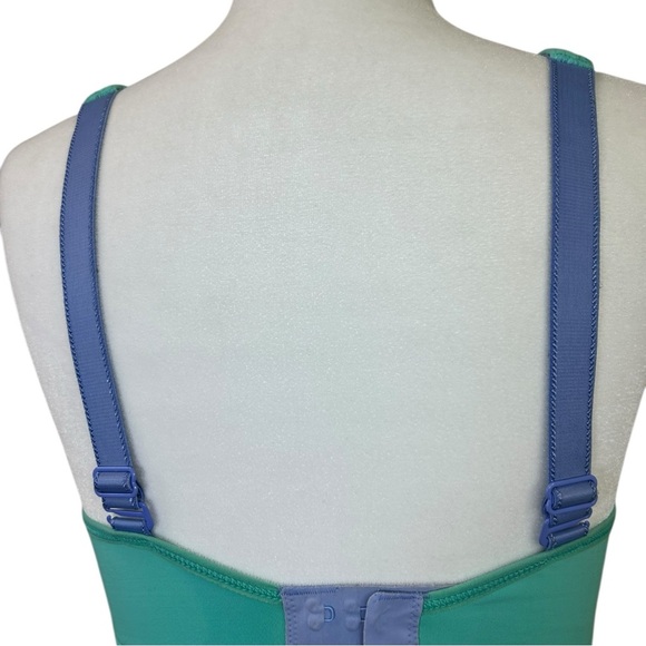 Lululemon - Women's 'Ta Ta Tamer' Sports Bra, Two-Tone - Green/Blue, Size 34D - Picture 13 of 16